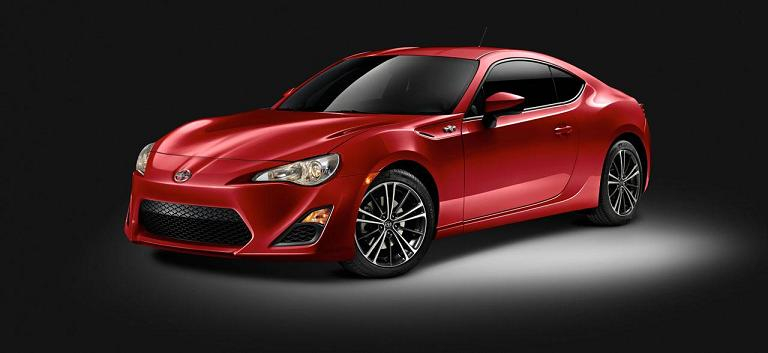 Scion FR-S dołączył do dwóch bliźniaczych aut Subaru i Toyoty. 