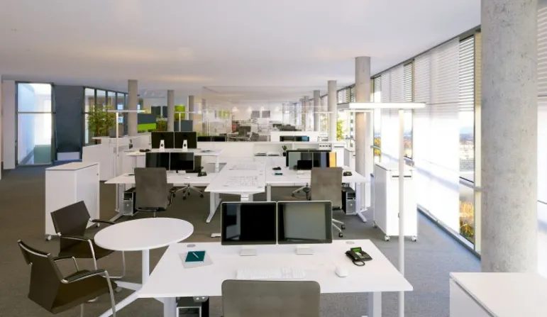 Open space i hot desk - wady i zalety. / Fot. Fotolia