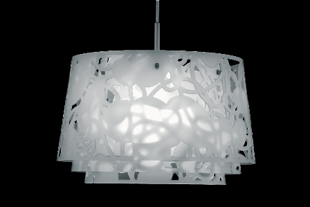 Jak bardzo nasze samopoczucie zależy od światła dowodzą ponure miny osób, spotykanych w dni pochmurne i deszczowe. W trosce o nasze oczy ustalono dość rygorystycznie wymagania, które dotyczą źródeł sztucznego światła. Fot. Internity