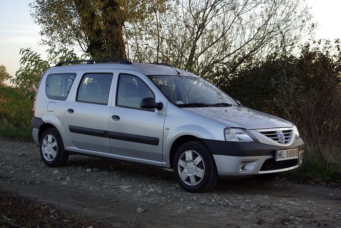 Dacia Logan MCV - prawy profil