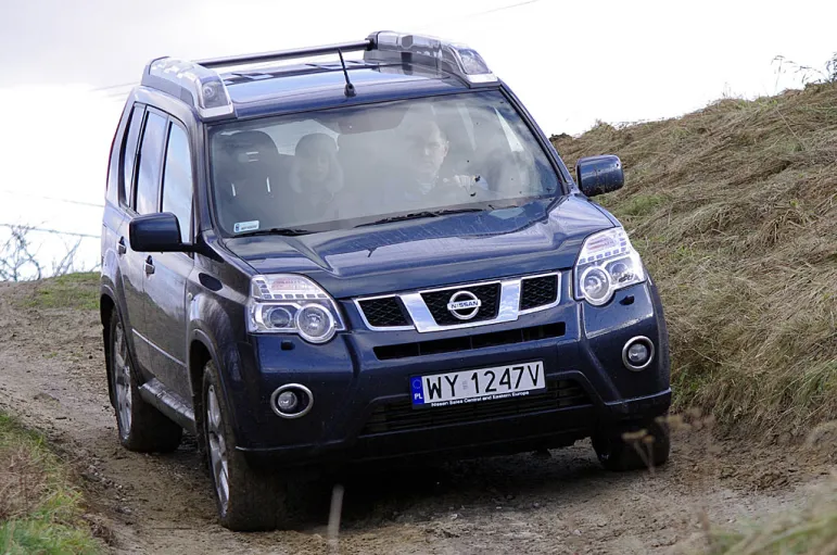 Nissan X-Trail przód 