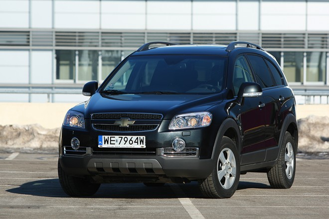 Chevrolet Captiva dostępny jest w trzech wersjach silnikowych i wyposażeniowych fot. moto.wieszjak.pl