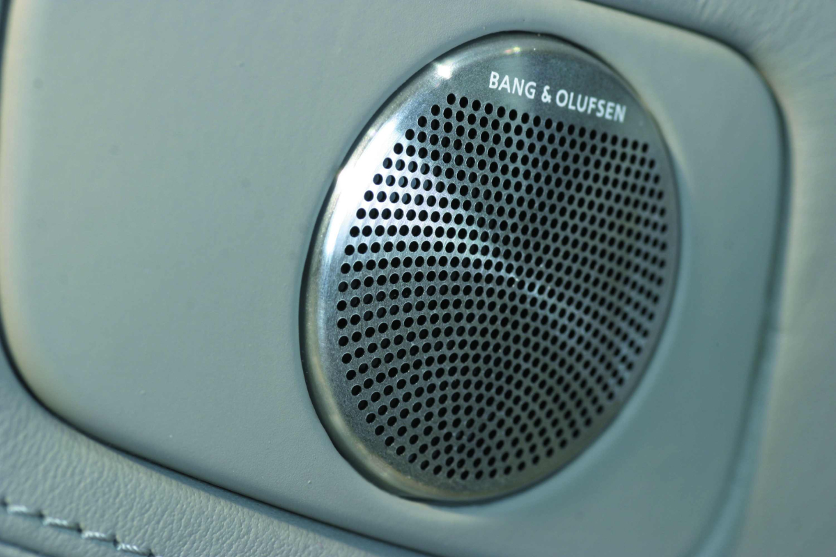 Wymiana tylnych głośników w Fordzie Mondeo. 