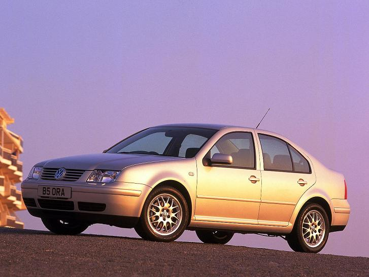 Kontrola pompy paliwa w Volkswagenie Bora. Fot.Newspress