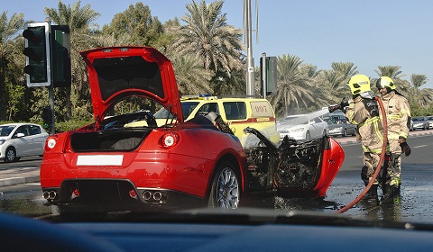 Spalone Ferrari 599 w Dubaju.