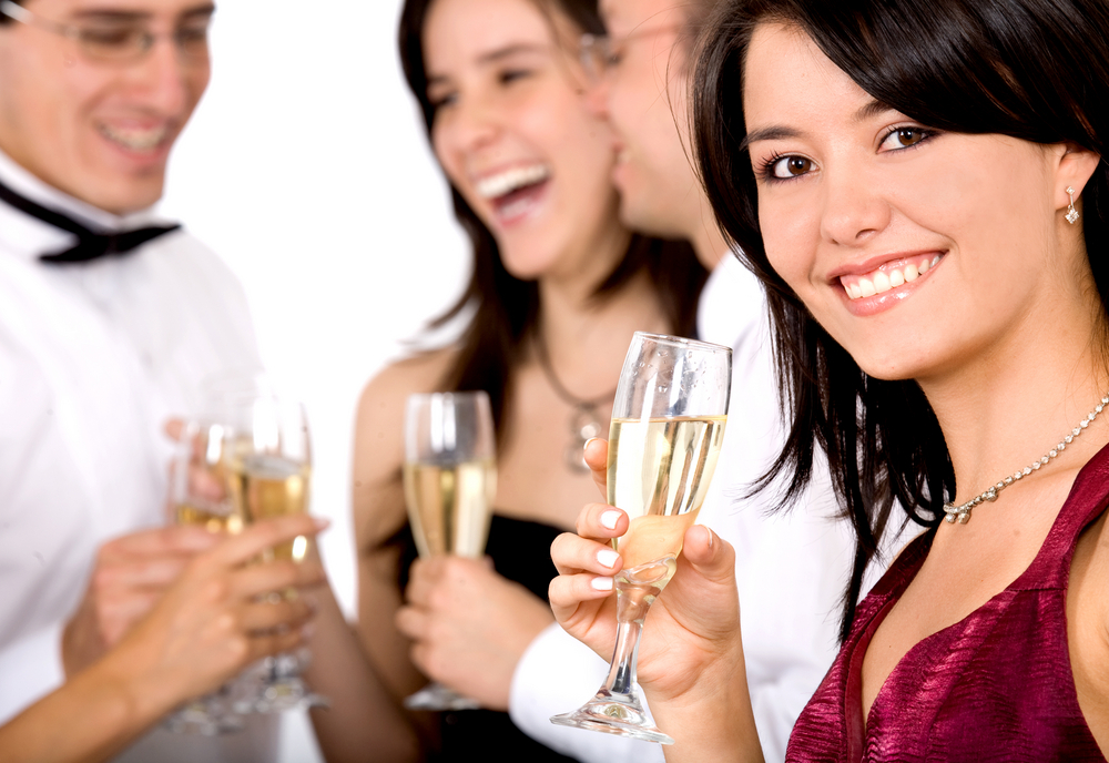 Zgodnie z zasadami savoir-vivre gospodarz powinien rozłożyć serwetkę na kolanach zaraz po zajęciu miejsca.