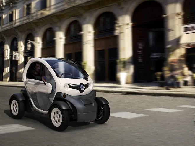 Renault Twizy będzie w stanie pokonać około 100 km bez ładowania fot. Renault