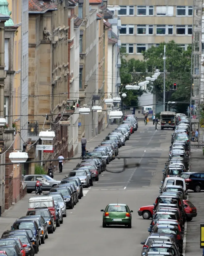 O zamiarze wykonania większości manewrów należy dostatecznie wcześnie informować innych użytkowników drogi Fot. Fotolia