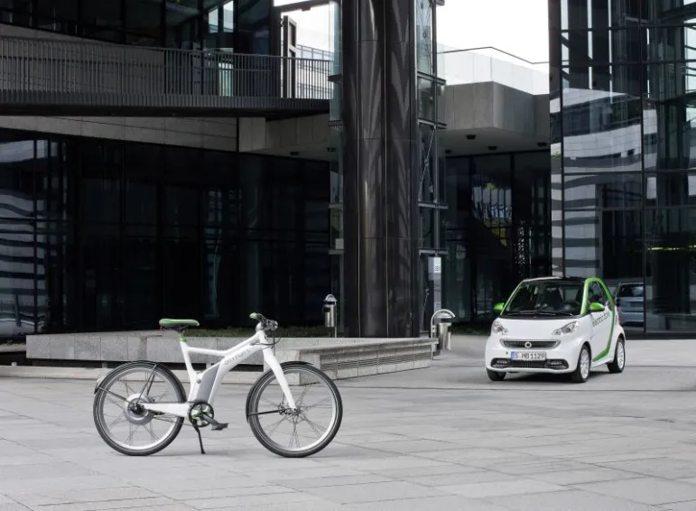 Napędzany silnikiem elektrycznym rower Smart ebike trafi do sprzedaży już w pierwszej połowie 2012 roku fot. Smart