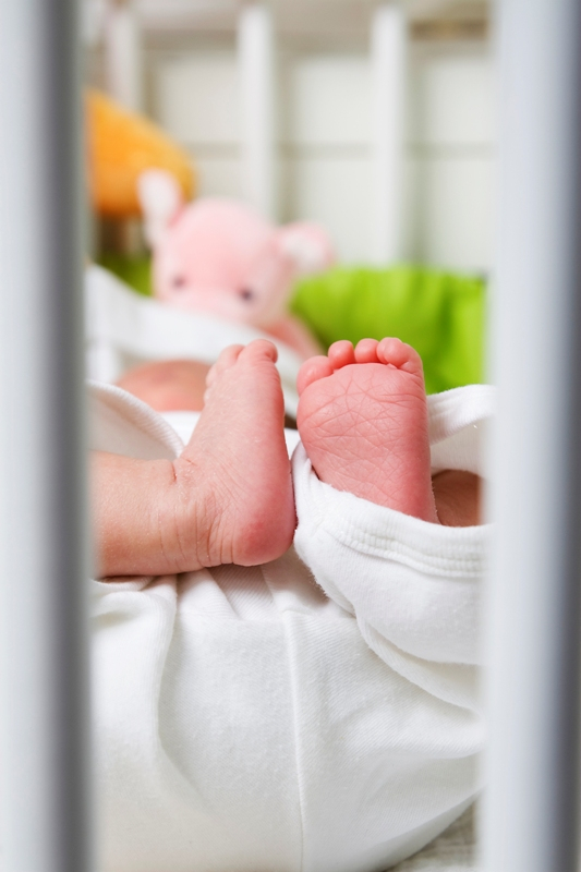 W przypadku pobytu dziecka w szpitalu urlop macierzyński może, na wniosek pracownicy, zostać jedynie przerwany.