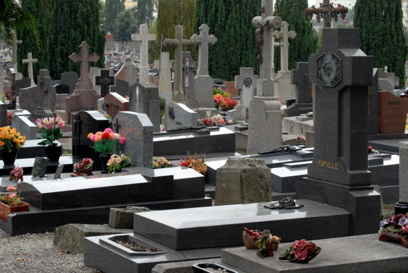 Zakładanie cmentarza.