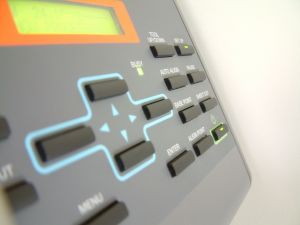 Warto poznać podstawowe pojęcia związane z drukarkami aby znacząco ułatwić sobie wyprawę do sklepu po nowe urządzenie dla firmy. Fot. sxc.hu