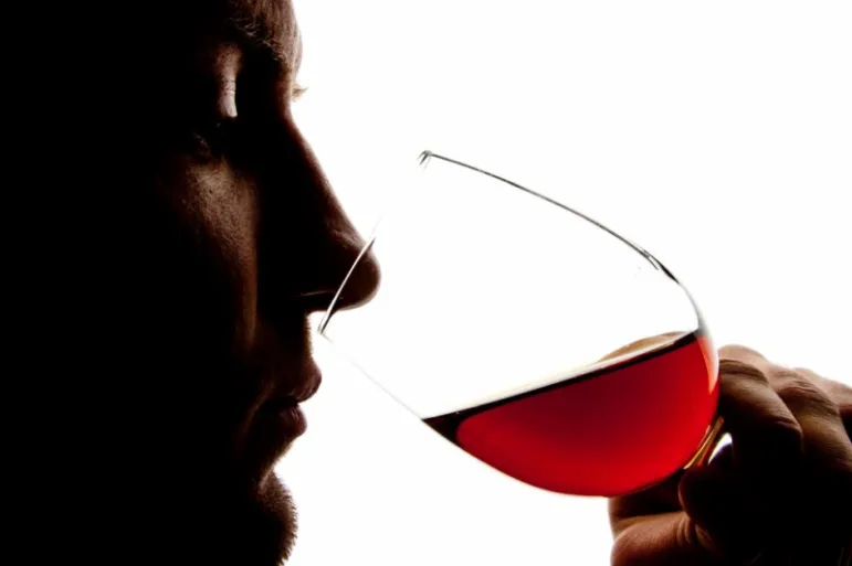 wino, alkohol, uzależnienia, picie, nałóg, nałogi/fot. Fotolia