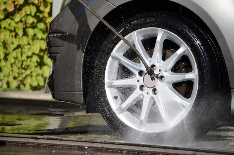 Jak dbać o opony w samochodzie? Fot. Fotolia 