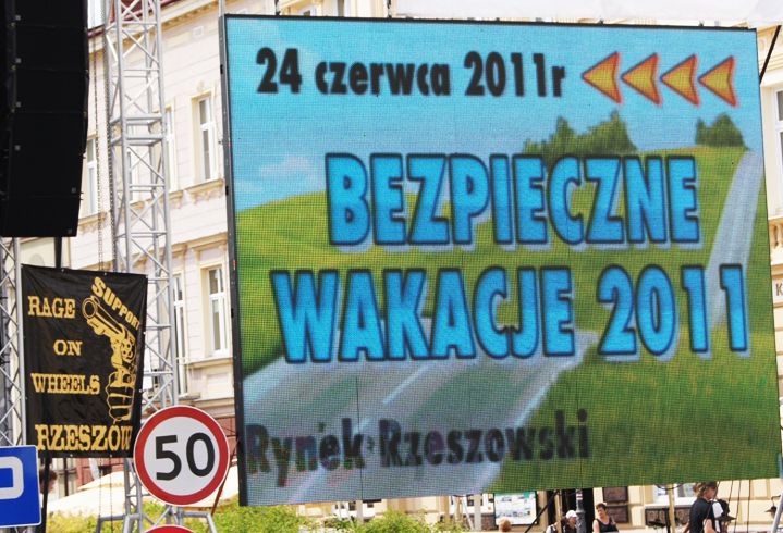 kcja „Bezpieczne Wakacje 2011” pod patronatem portalu moto.wieszjak.pl zgromadziła tysiące rzeszowian fot. Bart