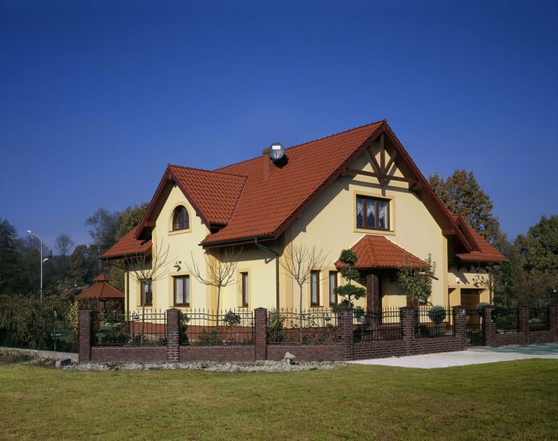 Dach to jeden z podstawowych elementów konstrukcyjnych domu. Jego głównym zadaniem jest ochrona budynku przed negatywnym wpływem czynników atmosferycznych