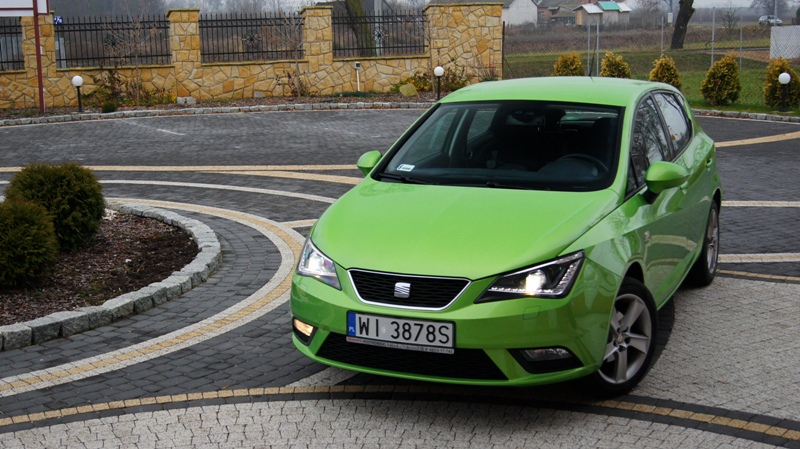 Sztywno zestrojone zawieszenie i bezpośredni układ kierowniczy zachęcają do dynamicznej jazdy nową Ibizą. Pomaga w tym także elastyczny silnik 1.2 TSI o mocy 105KM.