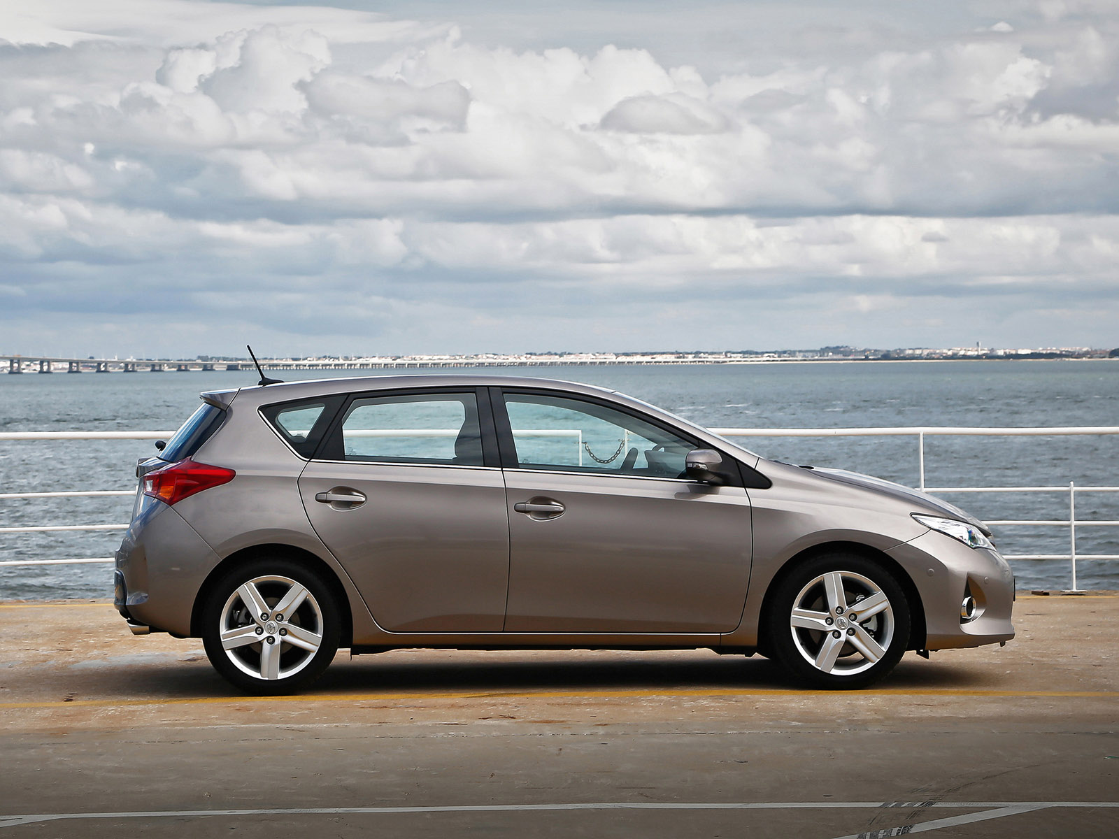 Używane: Toyota Auris II (od 2012)