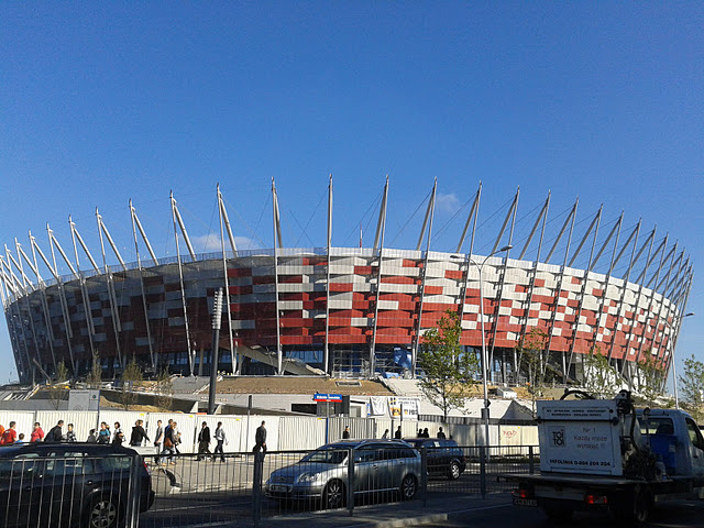 Stadion Narodowy w Warszawie został zaprojektowany przez konsorcjum JSK Architekci sp. z o.o., Schlaich Bergermann und Partner oraz gmp International GmbH. Koszt całej budowy Stadionu to prawie 2 mld zł. 