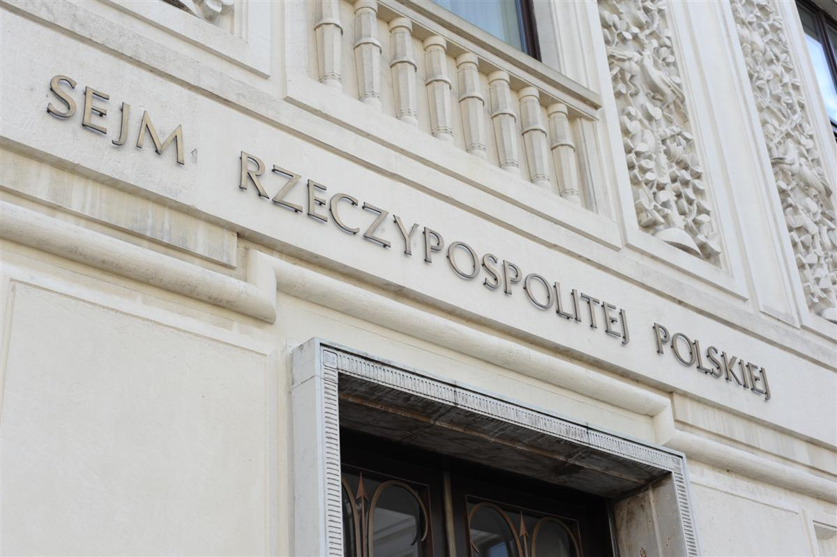 W polskim Sejmie zasiądzie aż 11 nowych osób. 