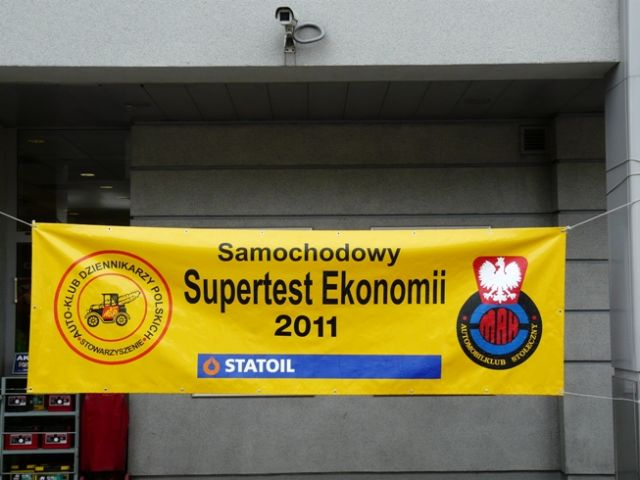 Dwanaście pojazdów wystartowało w finale VIII Supertestu Ekonomii. Rywalizacja miała miejsce na liczącej 300 km trasie Warszawa – Puławy – Radom – Warszawa. fot. Samochodowy Supertest Ekonomii