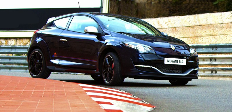 Renault Megane RS Red Bull Racing RB8 pokonuje 400m w czasie 14 sekund!