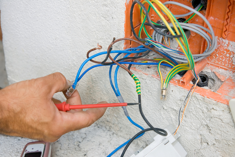 Instalacje elektryczna bezpieczna jest tylko wtedy, kiedy z niej prawidłowo korzystamy