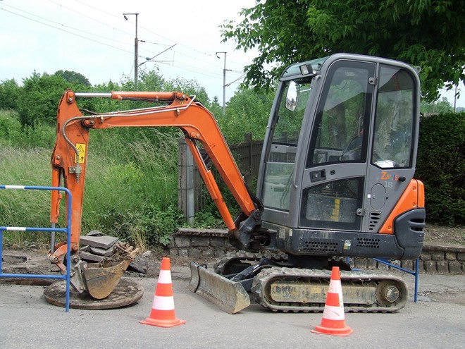 Na terenie robót drogowych należy zawsze zachować szczególną ostrożność, fot. Fotolia