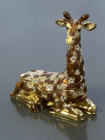 Cały klimat etnicznych aranżacji zawarty jest w afrykańskich dodatkach. Fot. Artdecor24