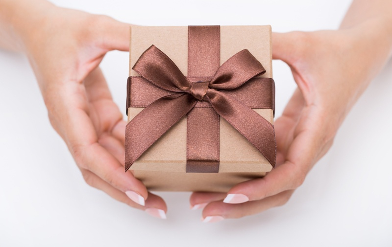 Okolicznościowy upominek dla nauczyciela /Fot. Shutterstock