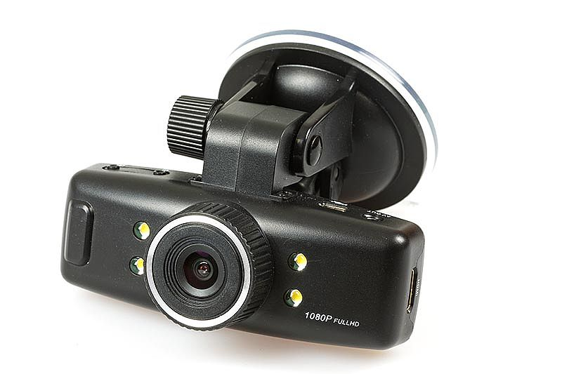 Kamera samochodowa EVOLVEO CarCam F140. Fot. EVOLVEO