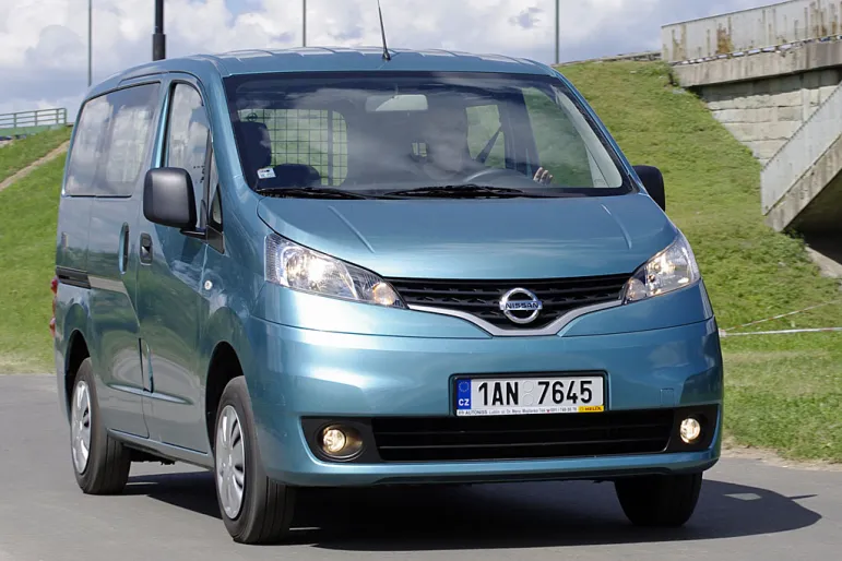 Nissan NV200 - przód