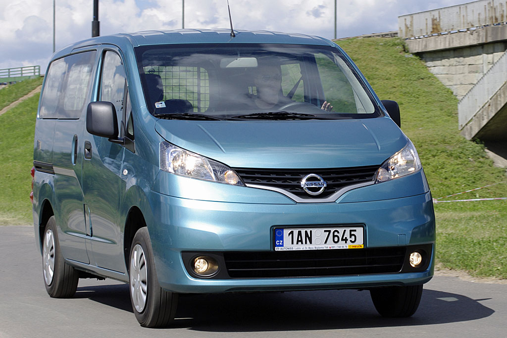 Nissan NV200 - przód