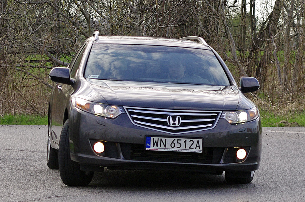 Honda Accord Tourer przód fot. Maciej Medyj