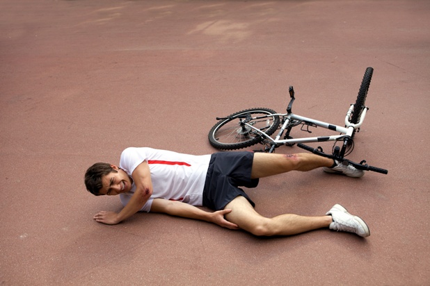 Po kolizji rowerzysta powinien zebrać jak najwięcej dokumentacji. ułatwi to odzyskanie odszkodowania. fot. Fotolia