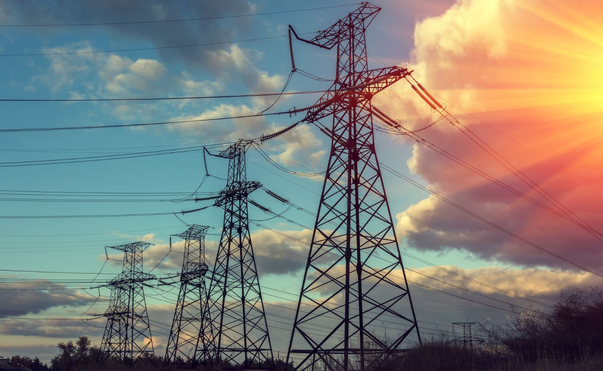Przestarzała sieci przesyłowe w Polsce i opóźnienia w budowie magazynów energii to główna bariera hamująca transformację energetyczną w stronę odnawialnych źródeł energii