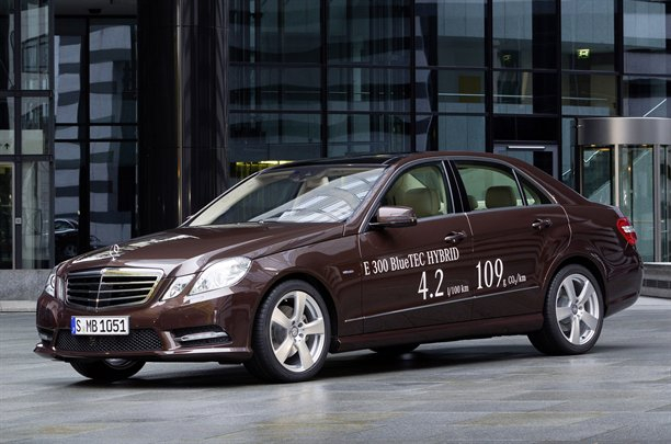 Średnie spalanie w wersji E 300 BlueTEC HYBRID ma wynieść 4,2 l ropy na 100 km.