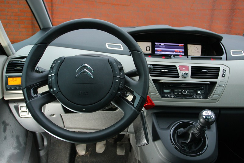 Citroen C4 Picasso - deska rozdzielcza