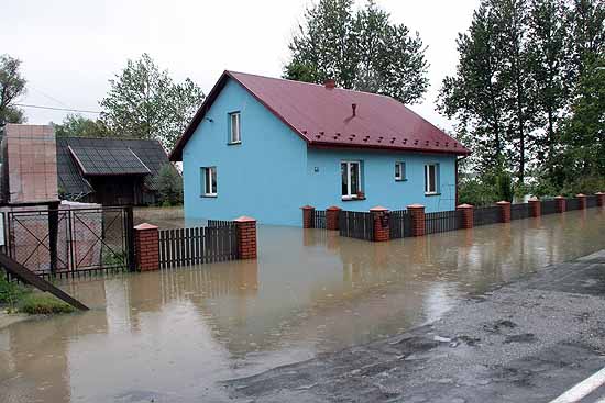 Nowa ustawa ma gwarantować m.in. specjalne zasiłki powodziowe; Źródło zdj.: www.szczurowa.pl