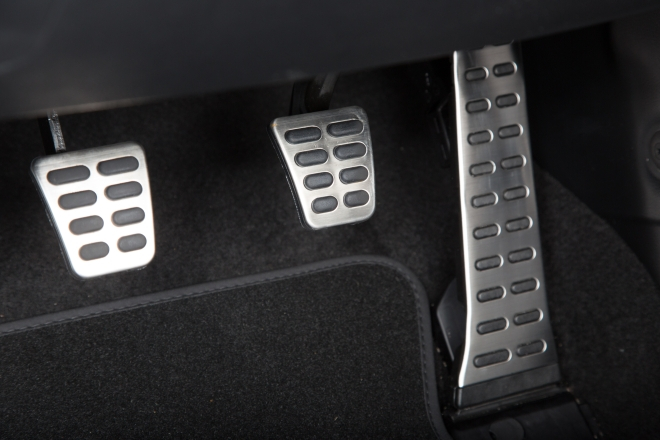 Pedał gazu z funkcją wibracji