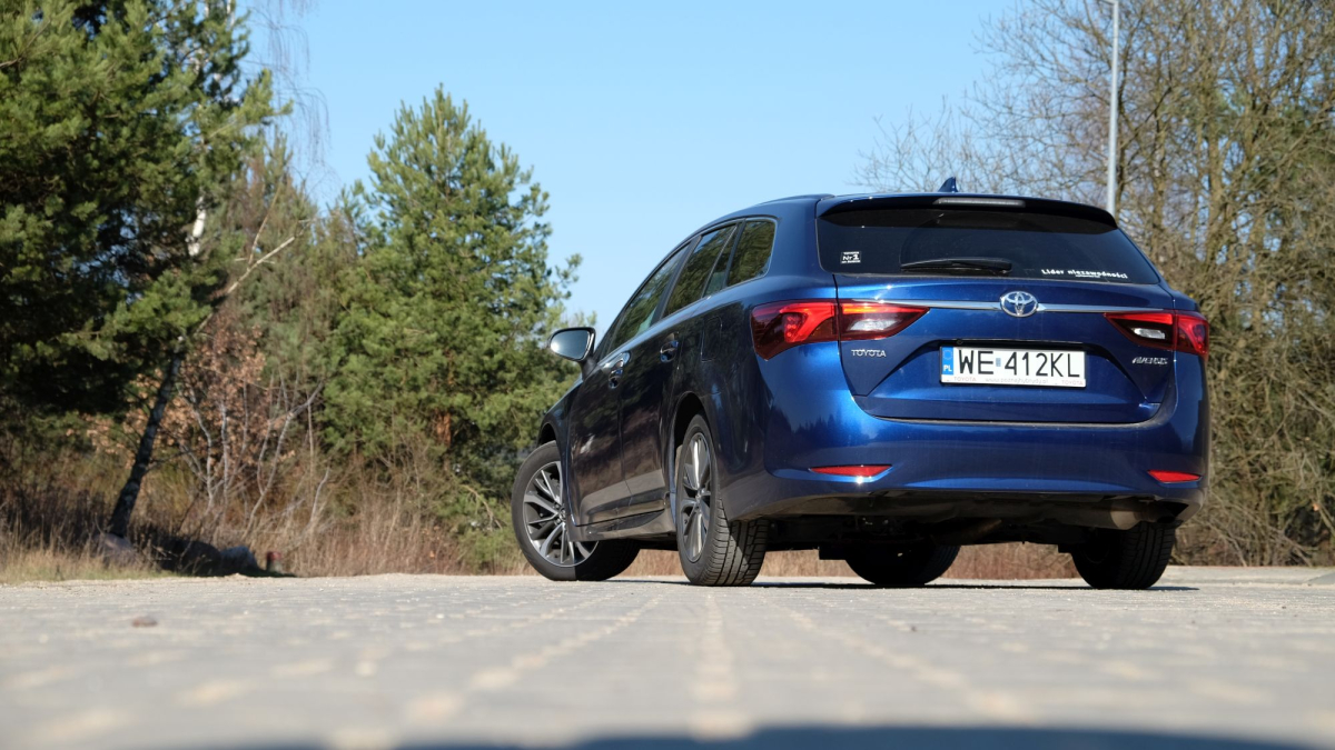 Toyota Avensis Touring Sports - którą wersję wybrać?