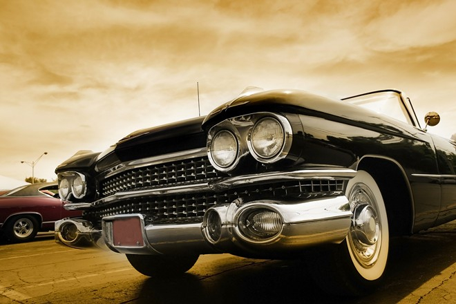 Warto zainwestować w zabytkowym aucie światła awaryjne, Fot. Fotolia