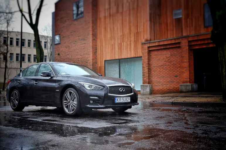 Test Infiniti Q50S Sport AWD Hybrid 