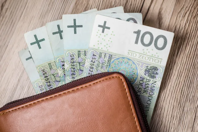 Czy pracownikowi, który zmienił w trakcie roku pracodawcę trzeba wypłacić  trzynastkę