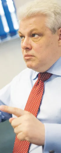 "Nie będzie od razu pełnego odliczenia VAT od aut i paliwa"
