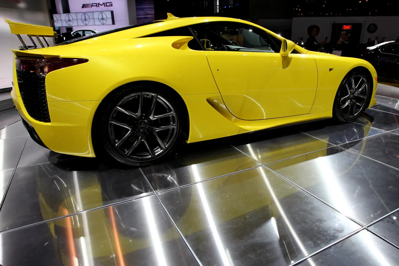 Lexus LFA samochód sportowy prezentowany na wystawie New York International Auto Show (NYIAS) w Nowym Jorku, USA
