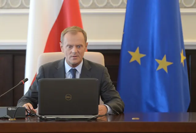 CBOS: Mimo afery taśmowej PO liderem sondażu