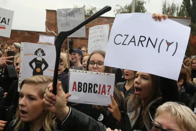 Waszczykowski o proteście kobiet: Oczekujemy poważnej debaty, nie happeningów