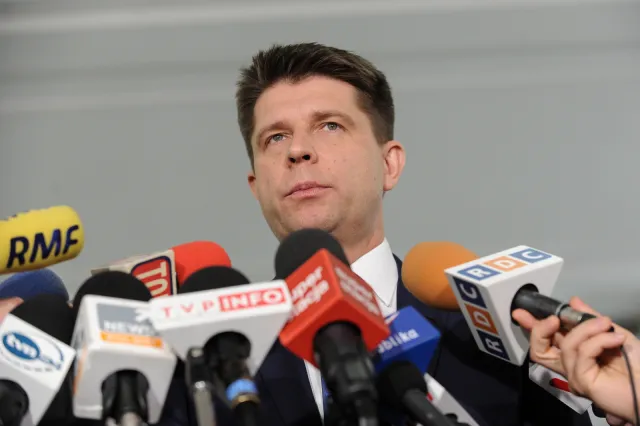 "Obawiamy się, że po TK pora na media publiczne". Petru wzywa społeczeństwo do sprzeciwu