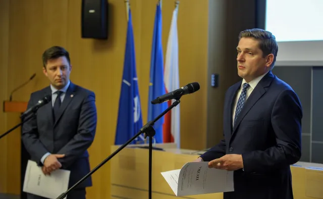 Dworczyk: Obecnie nie ma potrzeby powołania komisji śledczej ws. śmigłowców